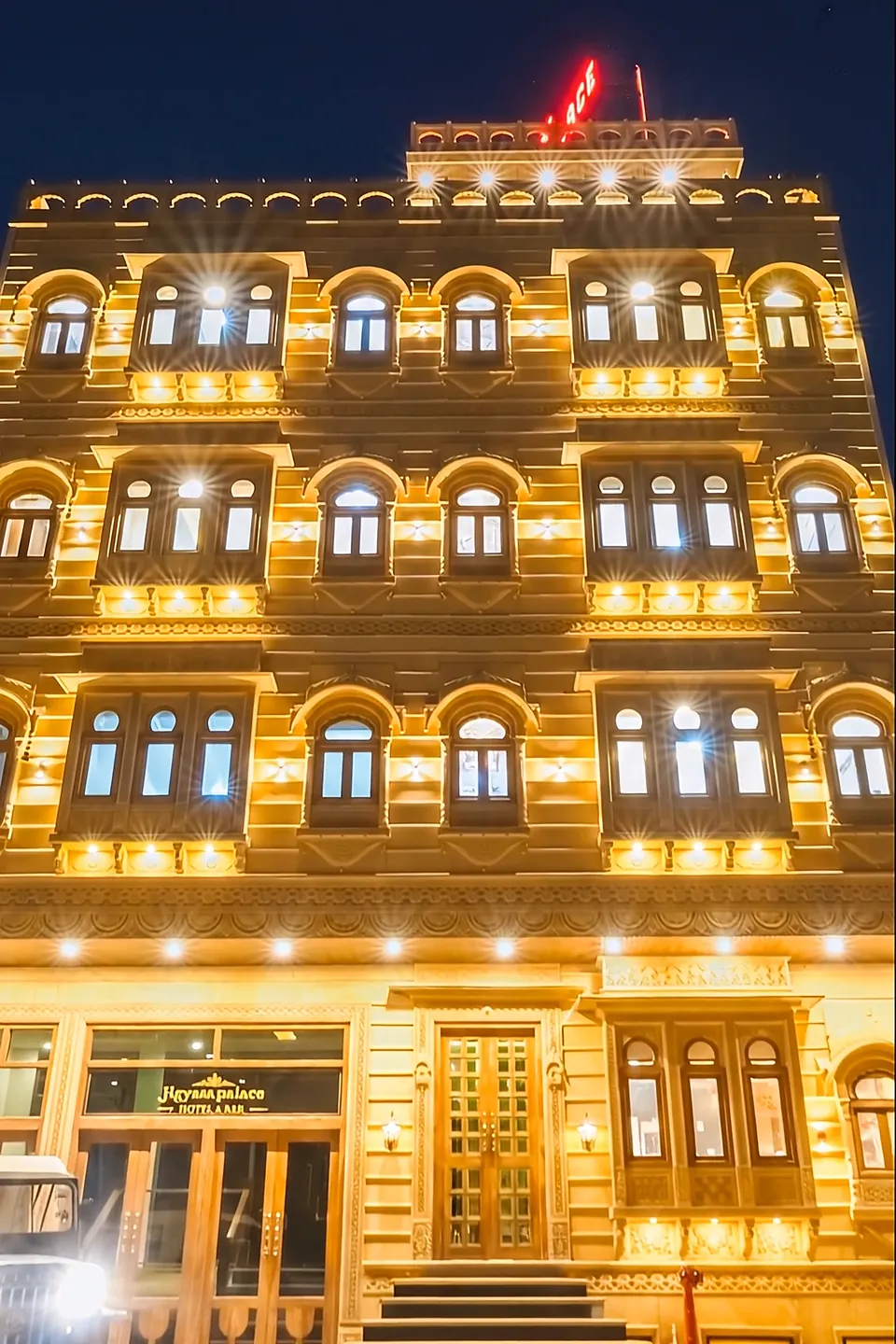 Five-floor yellow sandstone building of Hotel Jigyasa Palace at night