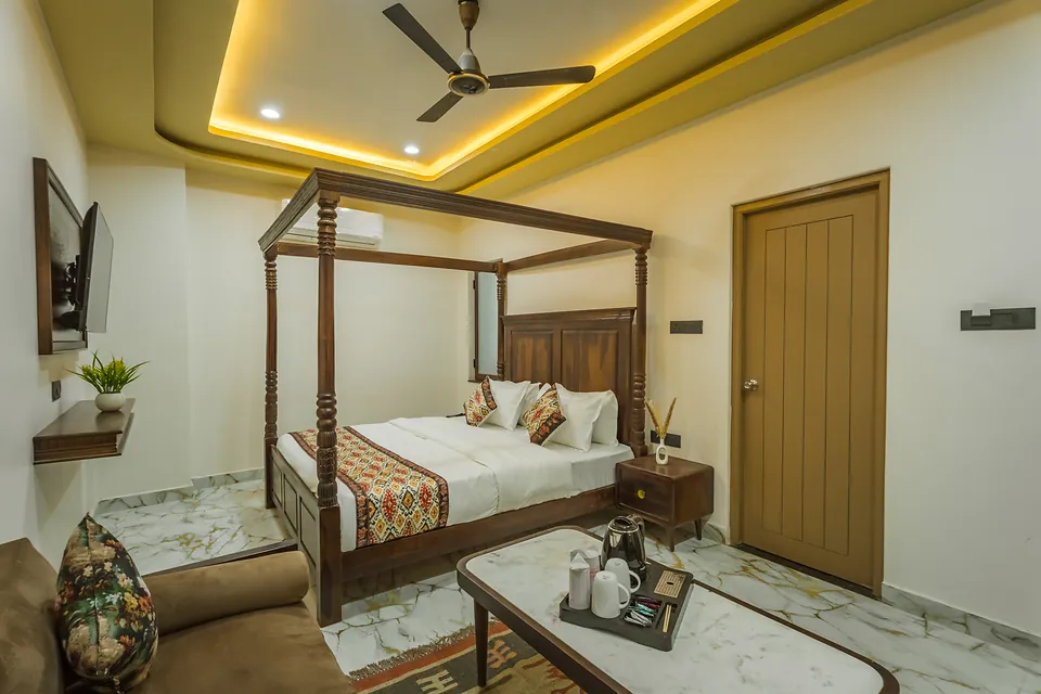 King Suite four-poster bed and Rajasthani textiles