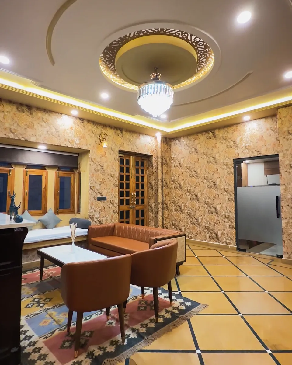 Lobby with chandelier and sandstone walls at Hotel Jigyasa Palace